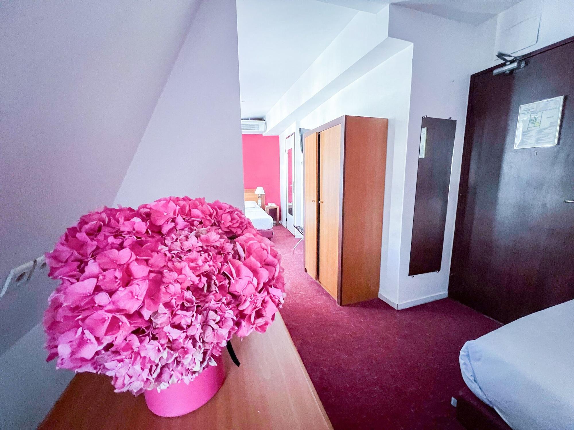 La Dependance Hotel Paris Luaran gambar
