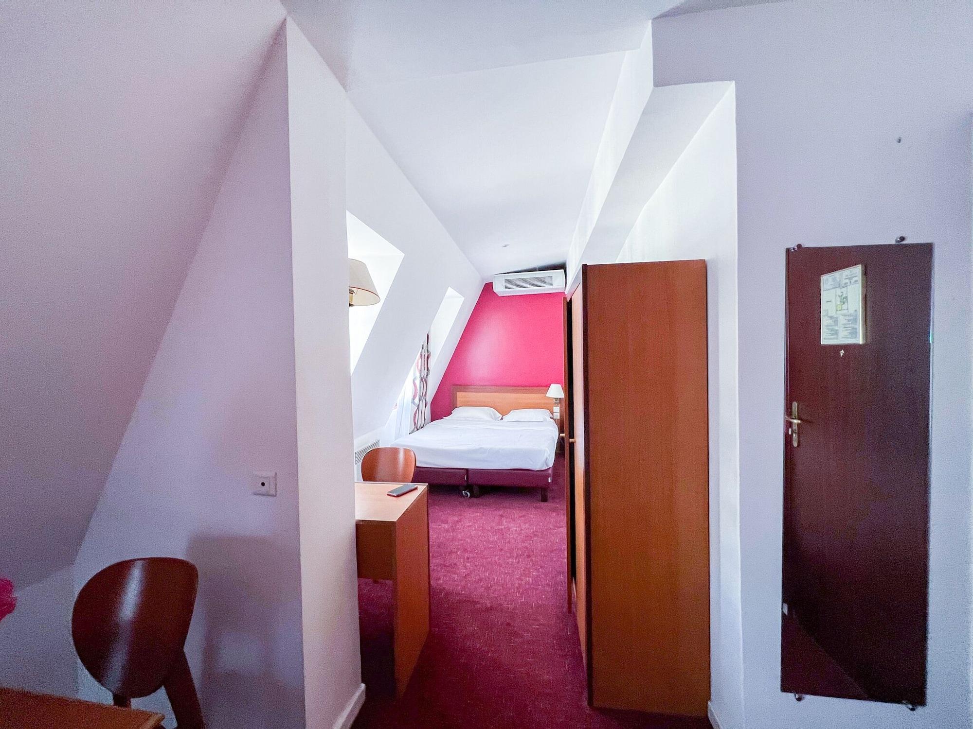 La Dependance Hotel Paris Luaran gambar